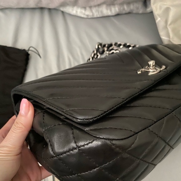 🚫SOLD🚫Authentic Chanel Chevron Medium Flap - Picture 5 of 5